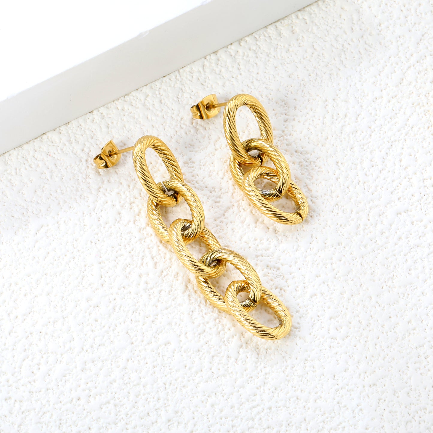 Cerceii Golden Chains